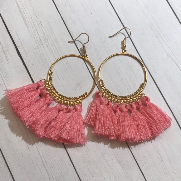 Jewelry - 🎉Host Pick🎉Pink/Salmon boho tassel earrings NEW